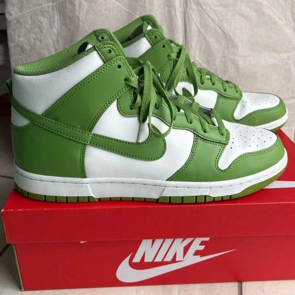 Mens 11.5 Nike Chlorophyll Dunks - Picture 1 of 11